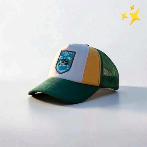 Casquette verte jaune logo