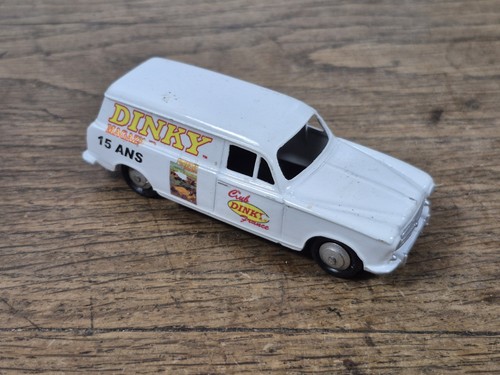 Voiture miniature peugeot 403 - voiture,