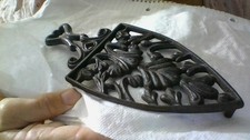 Vintage Cast Iron Wilton Trivot Footed 8.5 Inches Long Arrow Shape Hot Pot Stand
