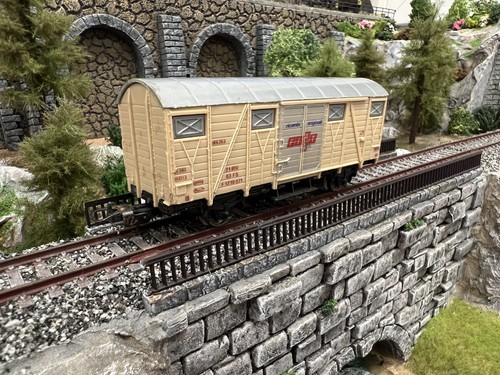 Wagon couvert lima