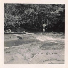 OLD PHOTO GUIANA +-1950 OYAPOCK REGION CARRIER UNLOADING A CANOE