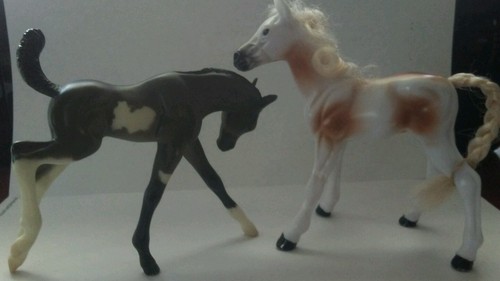 Plastic horses one white - plastic,