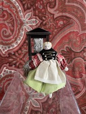 Ancienne Poupée de maison de