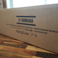 YAMAHA MODX7+ Synthesizer