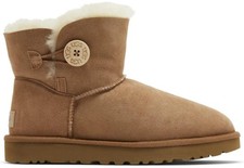 UGG Mini Bailey Button II