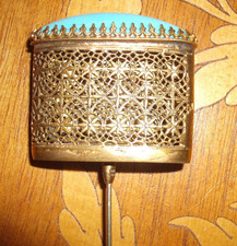 Ancienne pique épingle à chapeau laiton filigrane et décor bleu