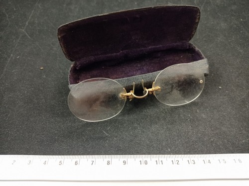 Ancienne paire lunettes - ancienne,