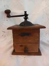 Moulin à café ancien en bois