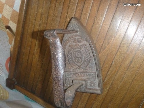 Ancien fer repasser gendarme - repasser,