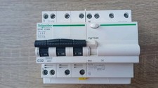 Disjoncteur différentiel  tétra SCHNEIDER DT40, 32A avec vigi  30 mA