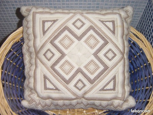 Coussin brode main beige - coussin,
