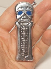 Briquet gaz squelette métal brillant, vide de gaz