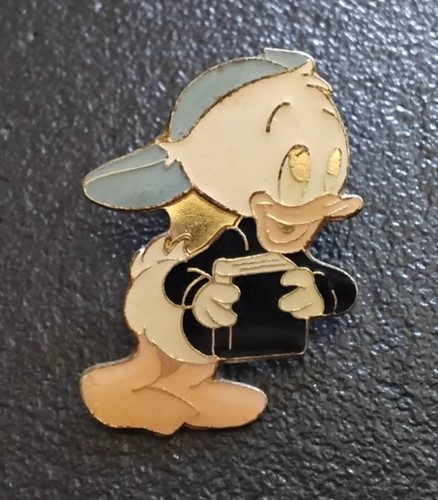 Pin dessin animé - pin’s,