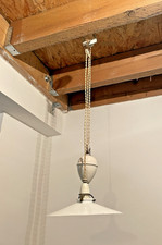 lustre Monte et baisse