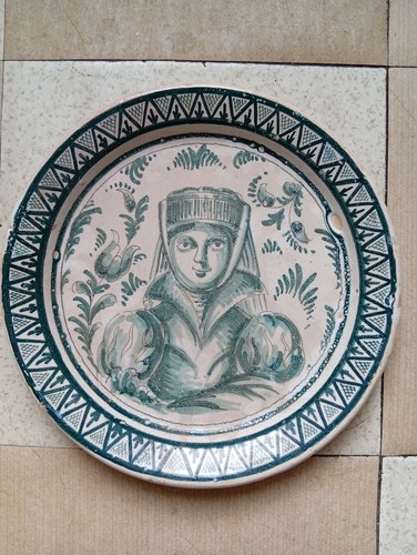 Curieux plat faience - curieux,