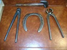 Outils Anciens lot Maréchal-Ferrant 1brochoir, 1pince de forge,1 tricoise,1 fer