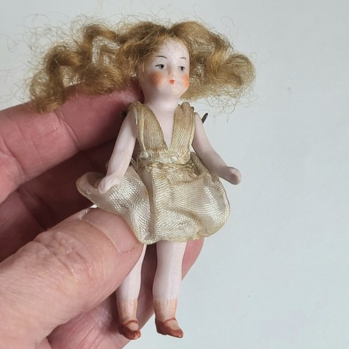 Poupée mignonnette ancienne - poupée,