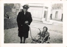 OLD 1950 PHOTO AN ELEGANT WOMAN AND A CHILD IN HER STROLLER