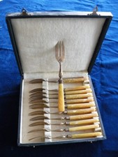 12 fourchettes à dessert