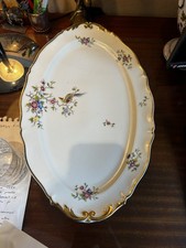 Grand plat de présentation en porcelaine de Limoges – Signé P. Pastaud