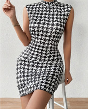 robe col montant,noir et