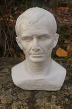 RE0375 B  FIGURINE STATUETTE