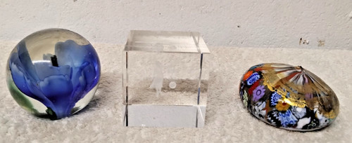 Lot presse papiers - -,