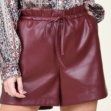 Short en cuir bordeaux pour