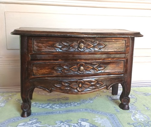 Ancienne commode poupée - ancienne,