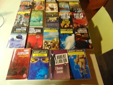 ROBERT LUDLUM - LOT DE 19 LIVRES - POCKET / POCHE /