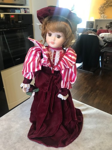 Poupee porcelaine robe - ,