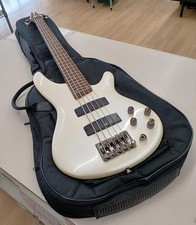 Guitare basse électrique