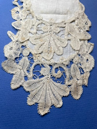 Dentelle ancienne cravate - -,