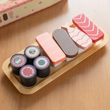 Cuisine miniature avec sushis