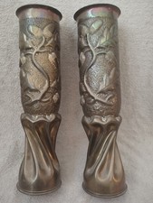 Obus Ciselés À Décor De