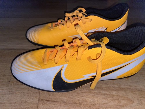 Paire crampon nike - paire,