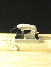 Antique Toy - Vintage Sewing Machine Ma Cousette Boutique "Toudeco" ?