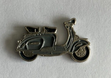 56 -  Pin's SCOOTER LAMBRETTA 2 SELLES