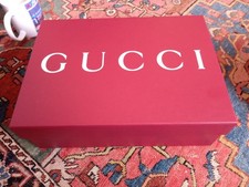 Boite vide + ruban pour