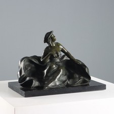 Dame en Terre Cuite Figurine