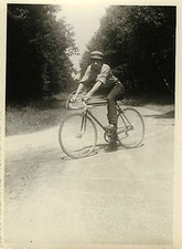 ANTIQUE PHOTO - VINTAGE SNAPSHOT - MEN'S BIKE CYCLIST BICYCLE - MAN BIKE
