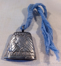 CLOCHETTE EN ARGENT , SANS ANNEAU , DE STYLE ROCAILLE XIX ème siècle MONOGRAMMEE