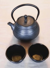 THEIERE JAPONAISE EN FONTE ET SES 2 BOLS (75cl)