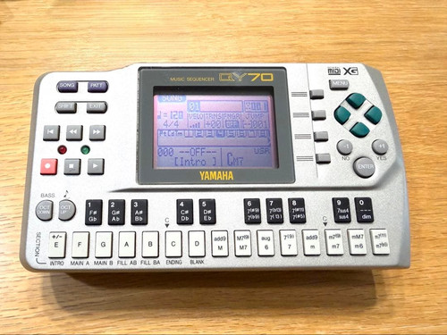Yamaha qy70 midi sequencer - yamaha,