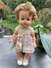 Très Jolie Poupée Ancienne