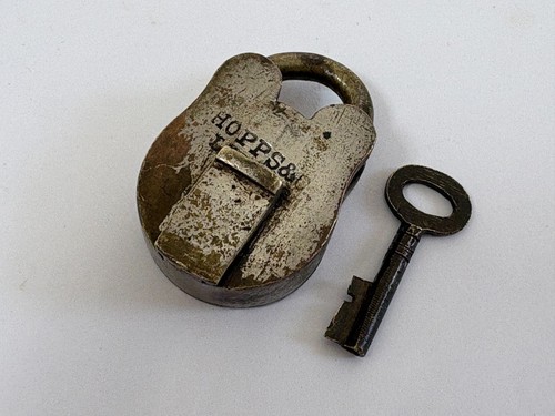 Ancien cadenas clé en - ancien,