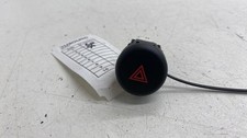 Bouton de warning NISSAN JUKE