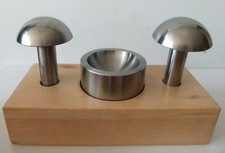 2 grosses bouterolles et dé +