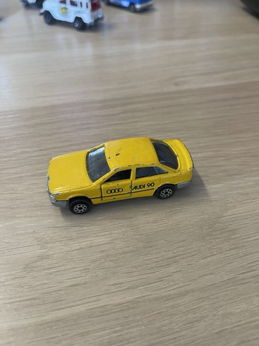 Audi berline modele jaune - 90,
