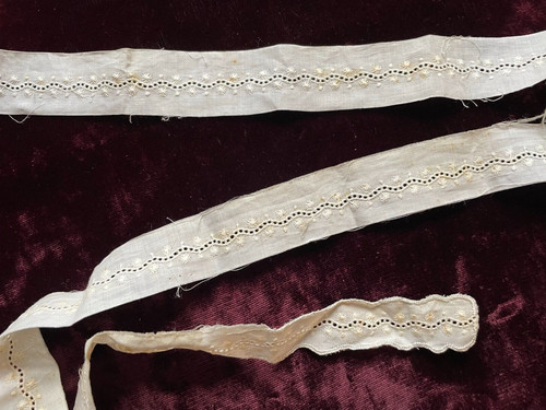 Broderie ancienne entre - ancienne,